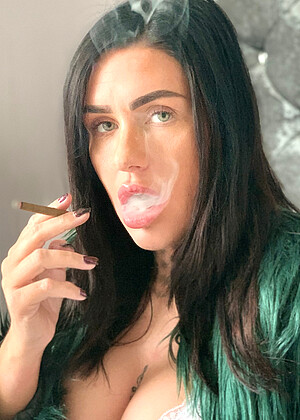 Women Who Smoke